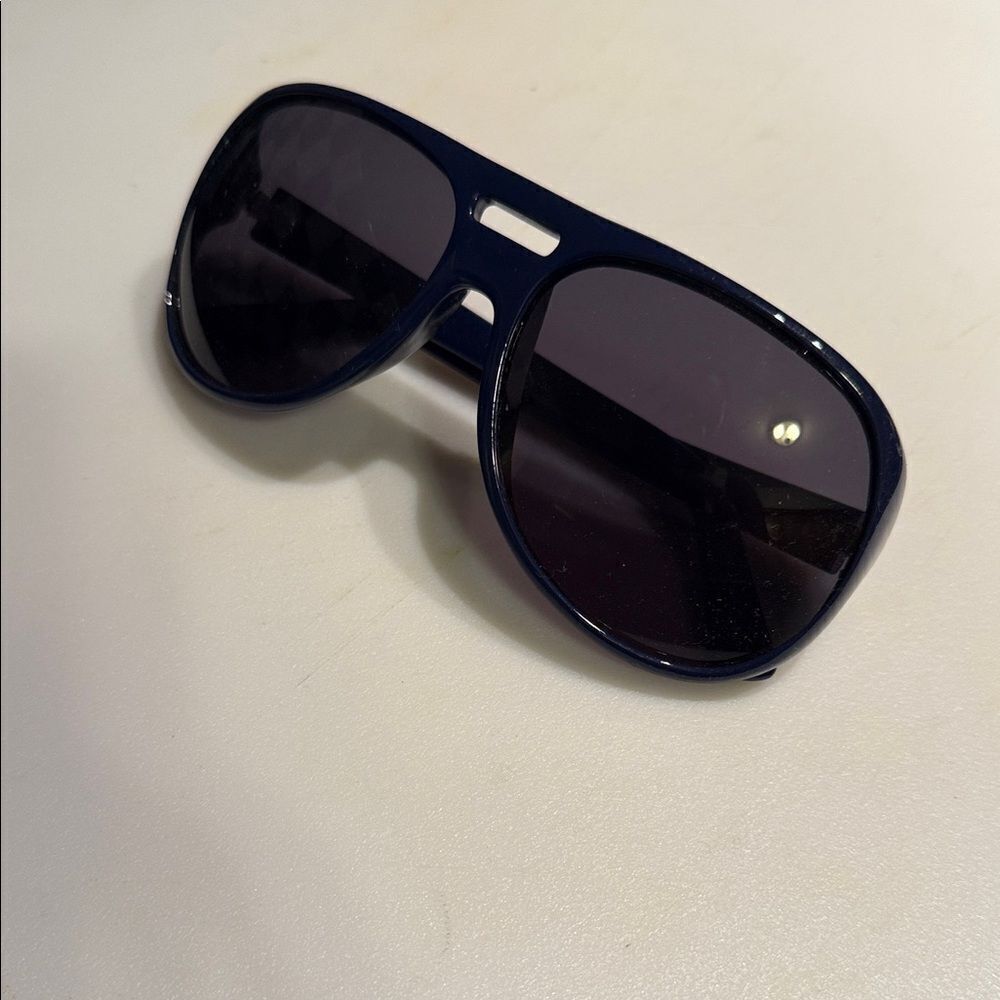 Stylish Dark Blue Plastic Frame Sunglasses - BRAND NEW - Dark Lenses